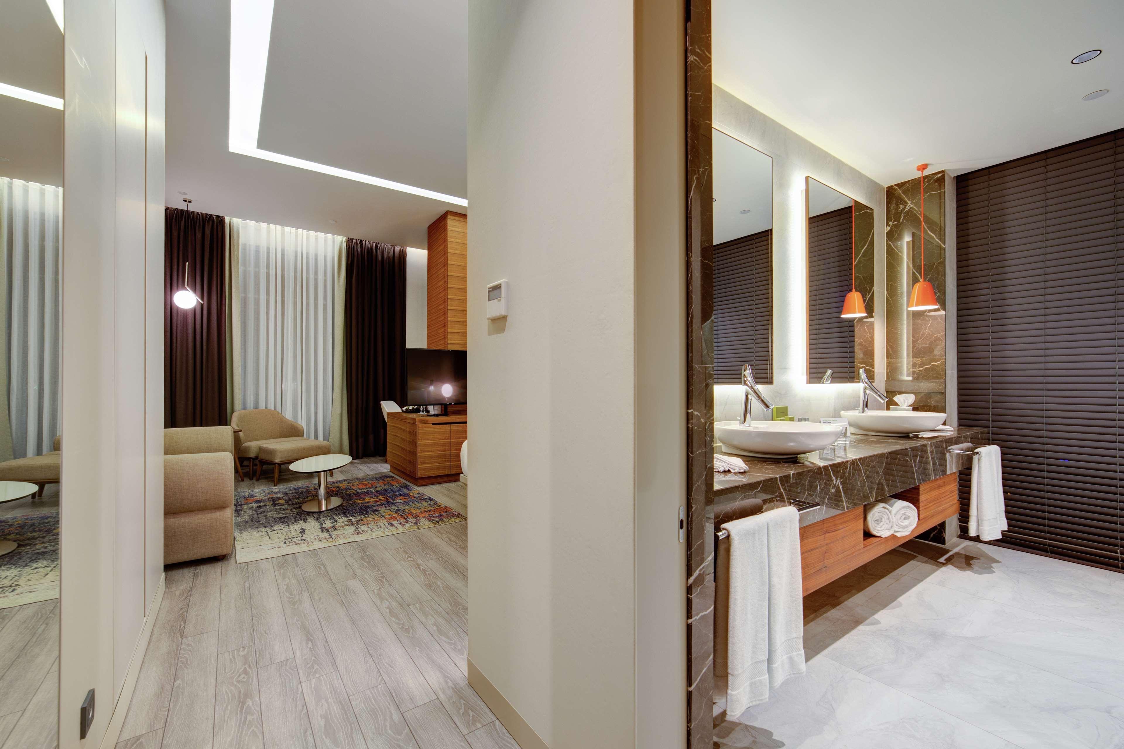 Doubletree By Hilton Adana Hotel Екстериор снимка