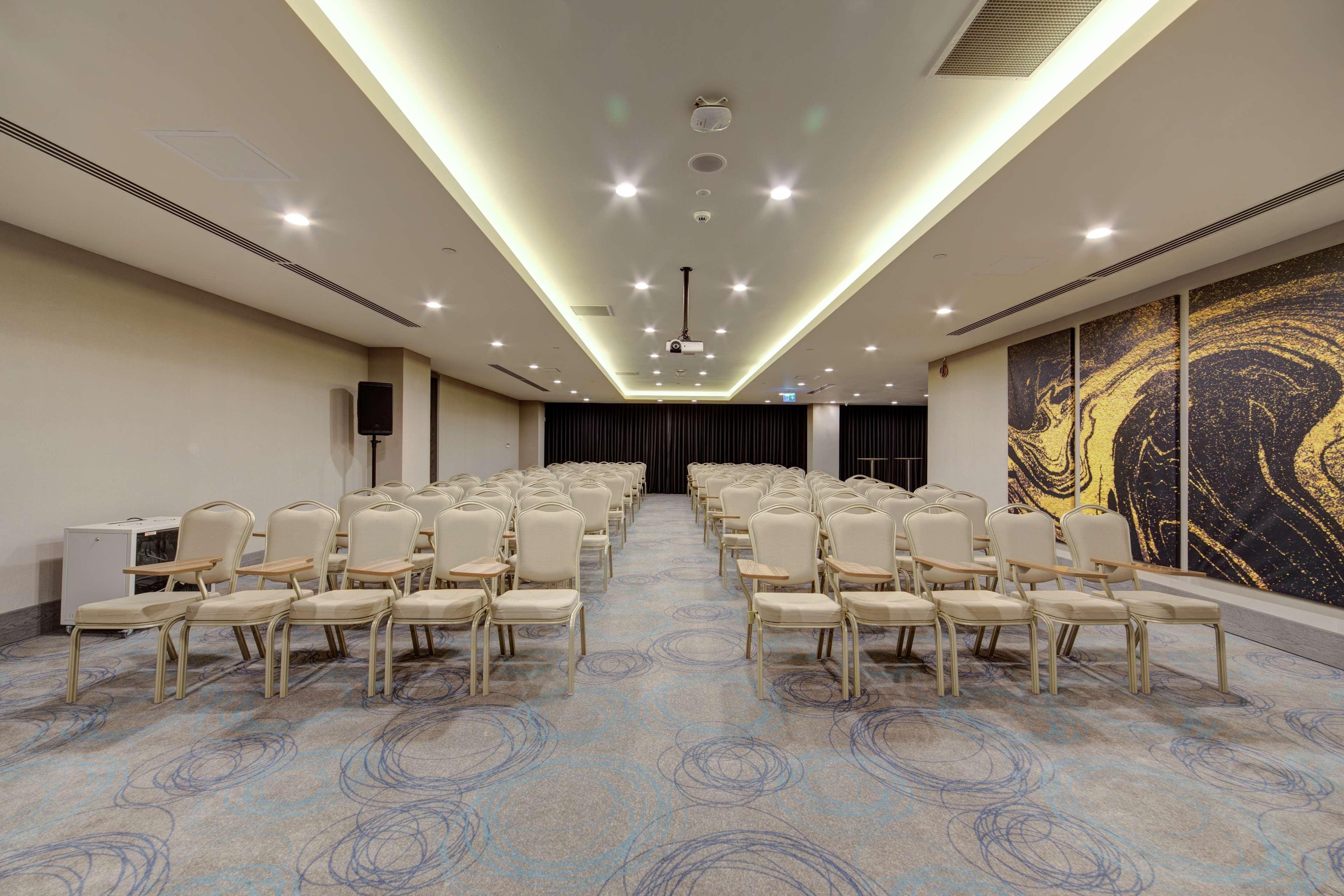 Doubletree By Hilton Adana Hotel Екстериор снимка